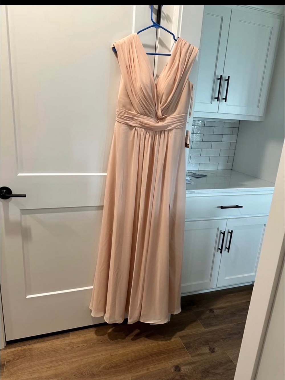 Elegant Sleeveless V-Neck Maxi Dress in Blush